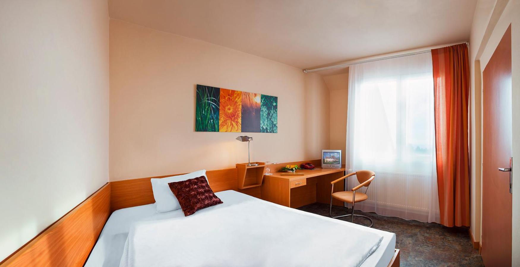 Hotel Benica Бенешов Екстер'єр фото