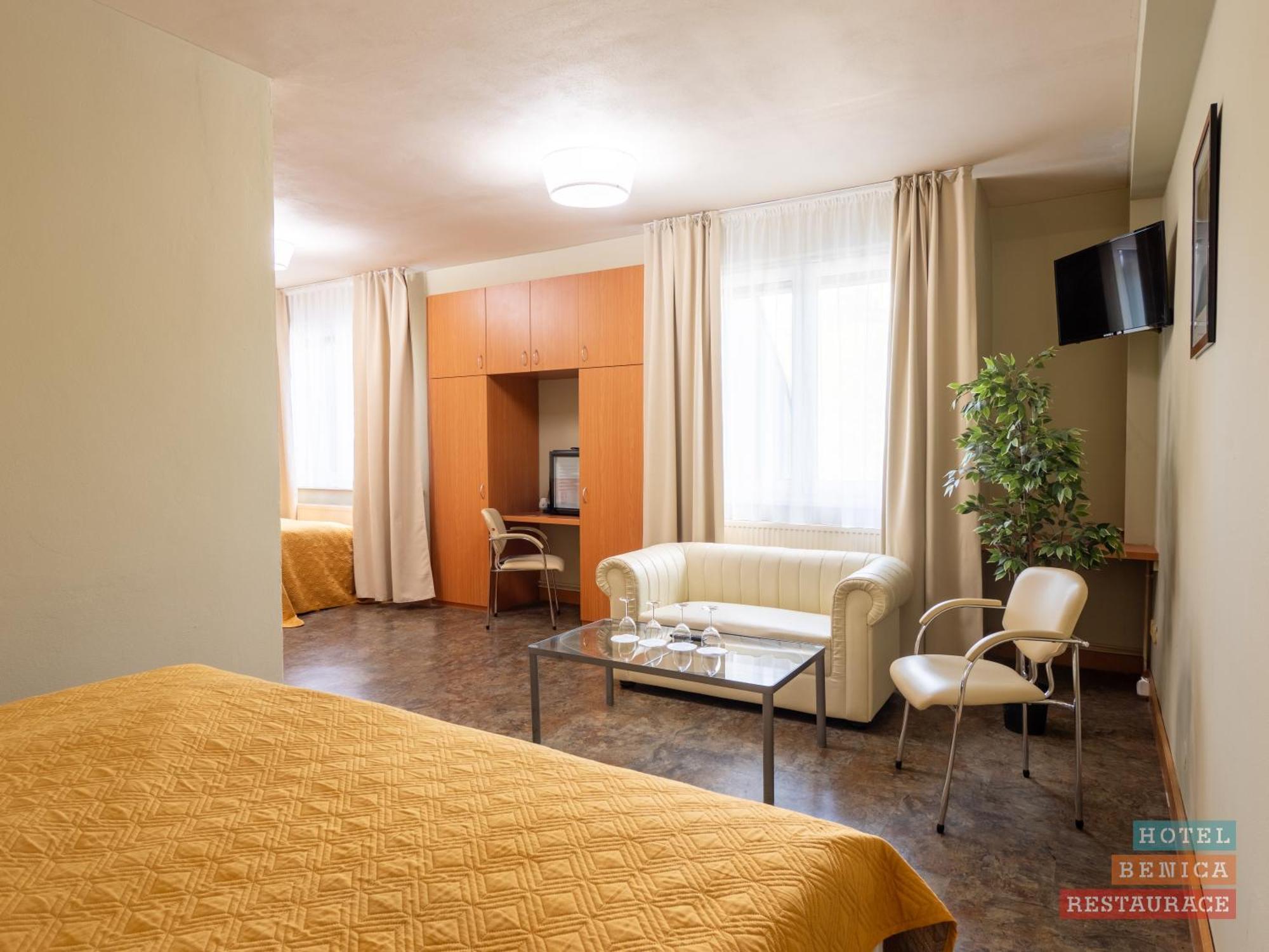 Hotel Benica Бенешов Екстер'єр фото